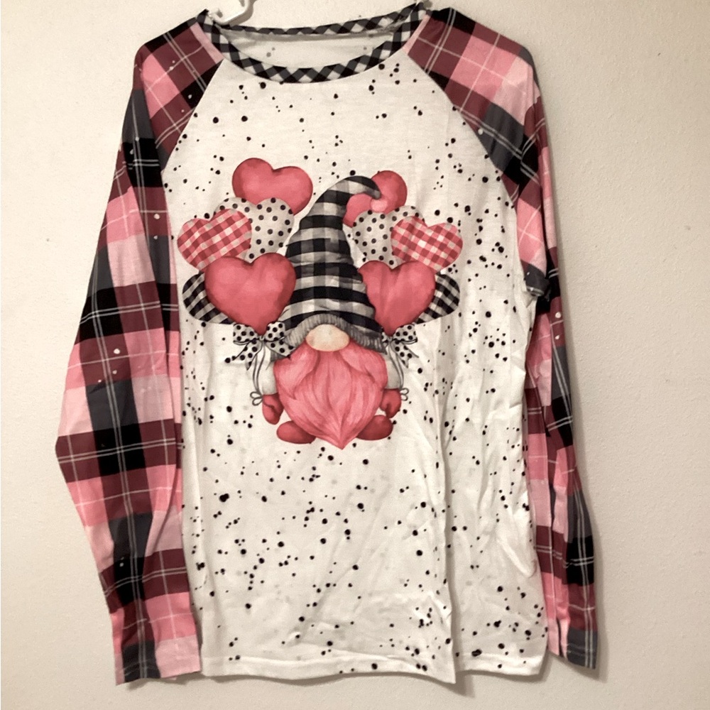 Unbranded NWT women’s long sleeve top with plaid sleeves. Size XL price is firm